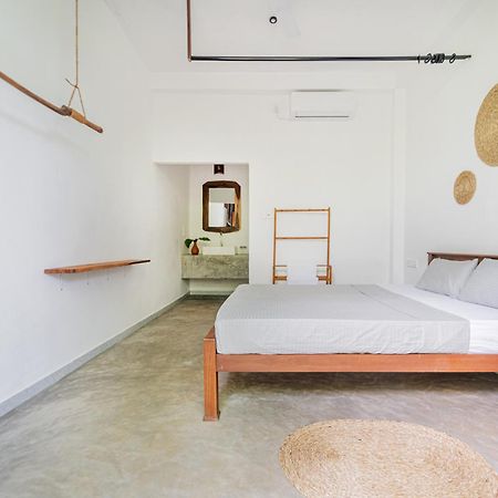 Drifter - Rooms & Food Midigama Exterior photo