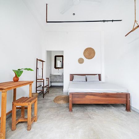 Drifter - Rooms & Food Midigama Exterior photo