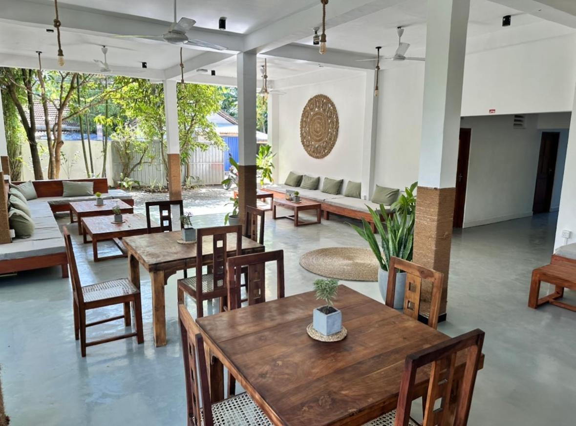 Drifter - Rooms & Food Midigama Exterior photo