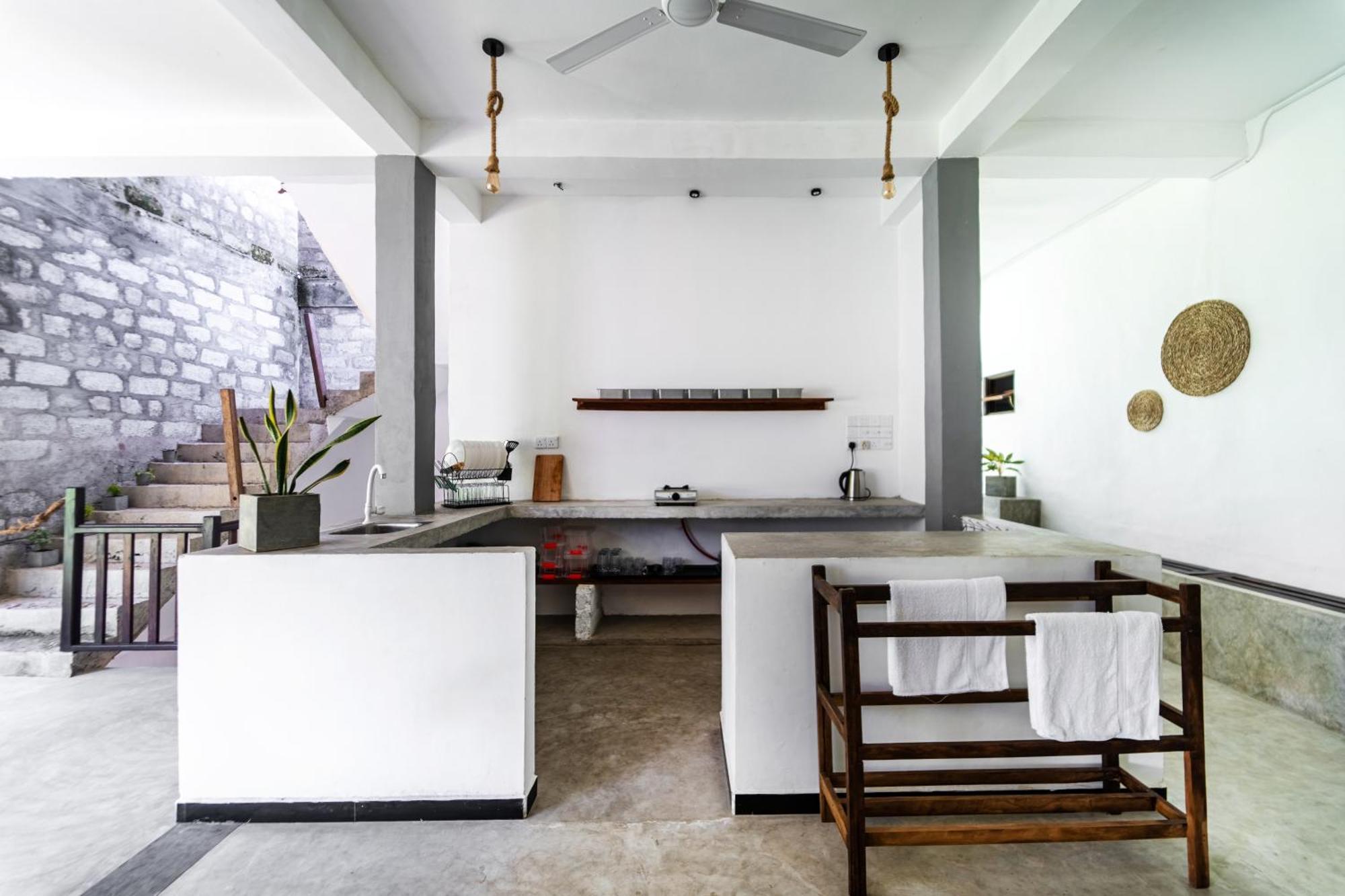 Drifter - Rooms & Food Midigama Exterior photo