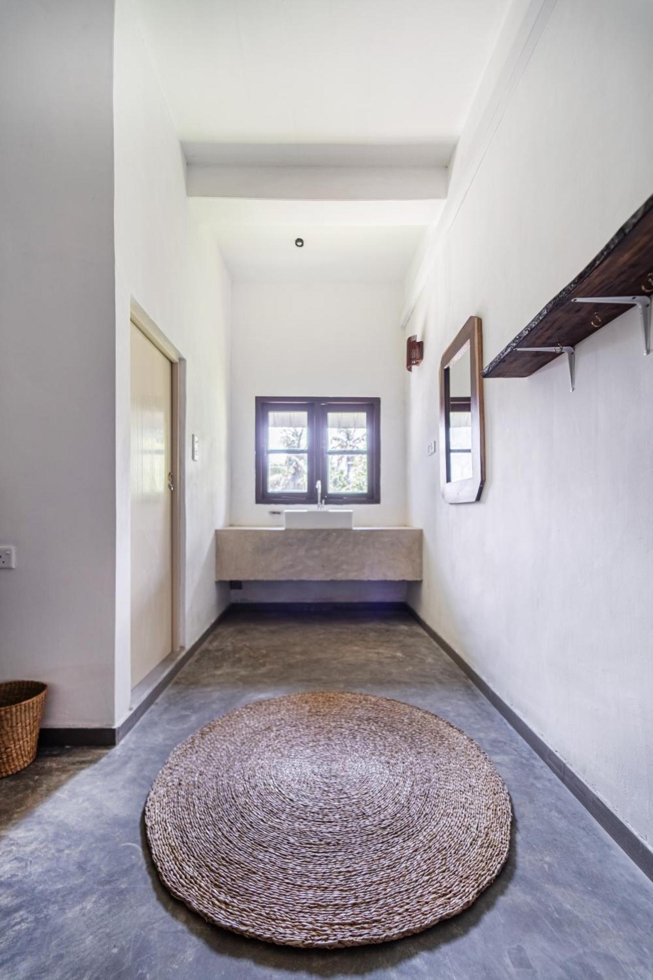 Drifter - Rooms & Food Midigama Exterior photo