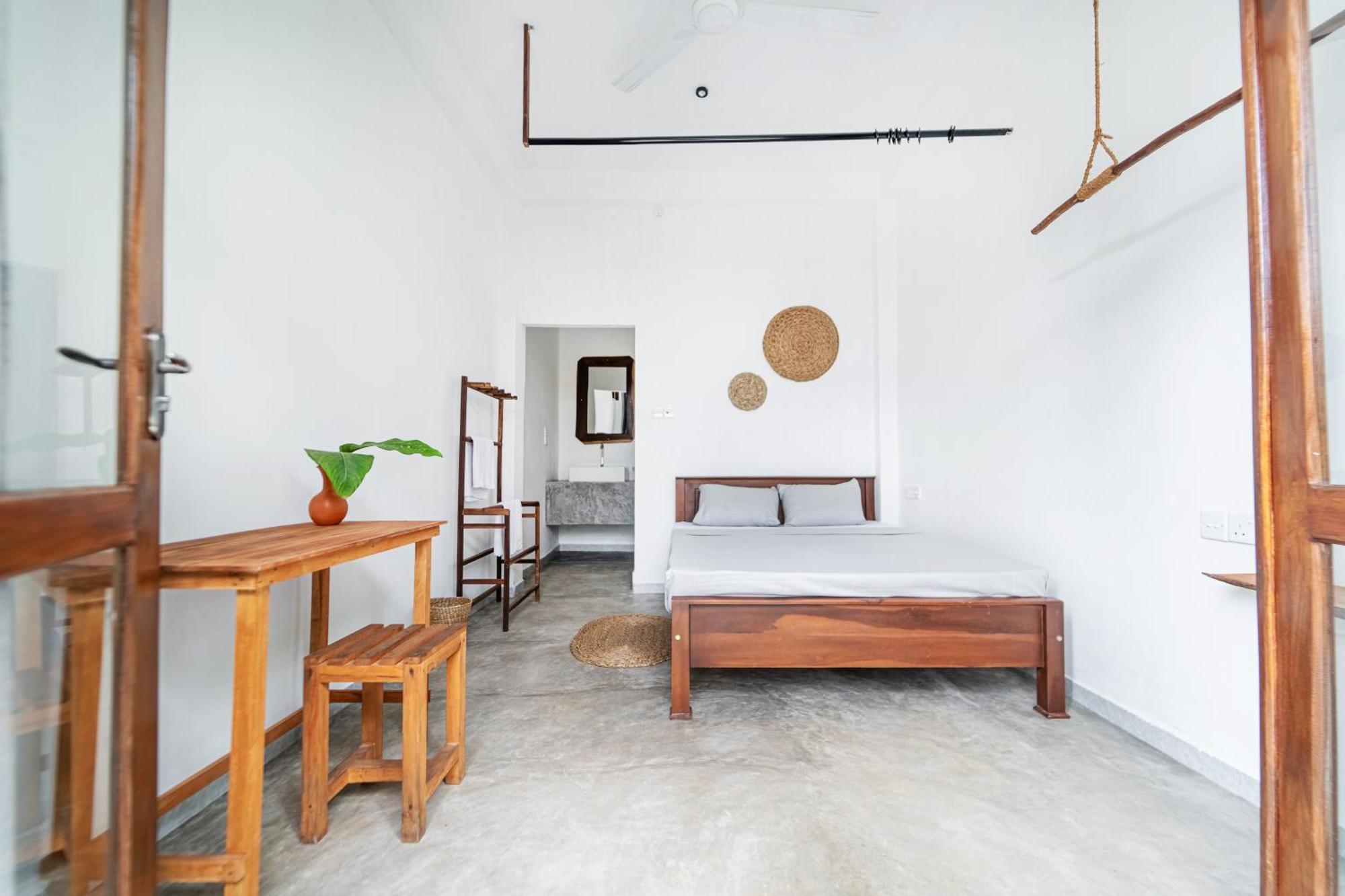 Drifter - Rooms & Food Midigama Exterior photo