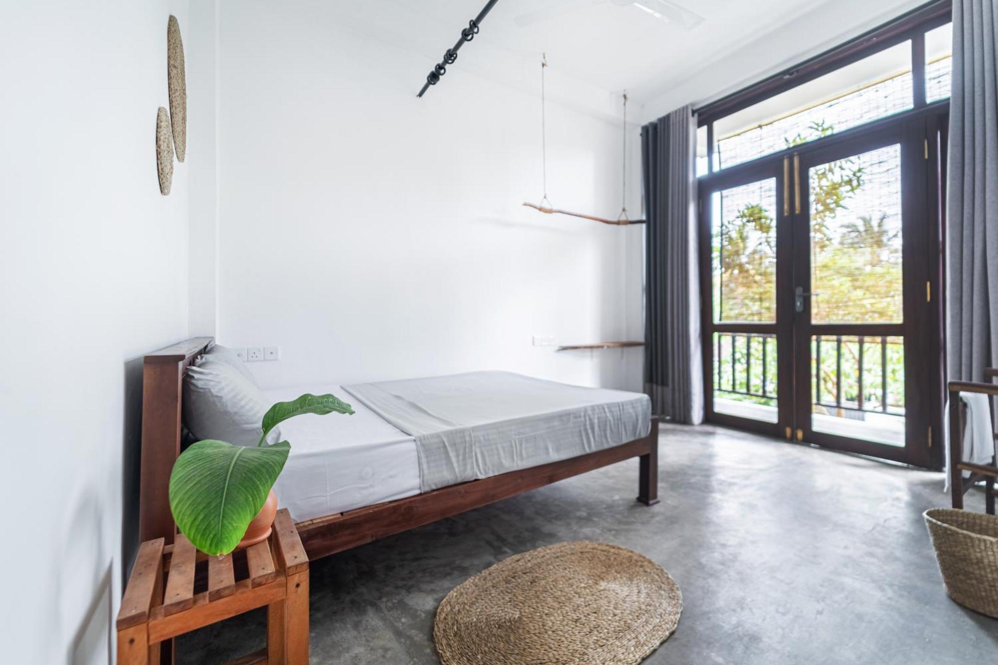 Drifter - Rooms & Food Midigama Exterior photo