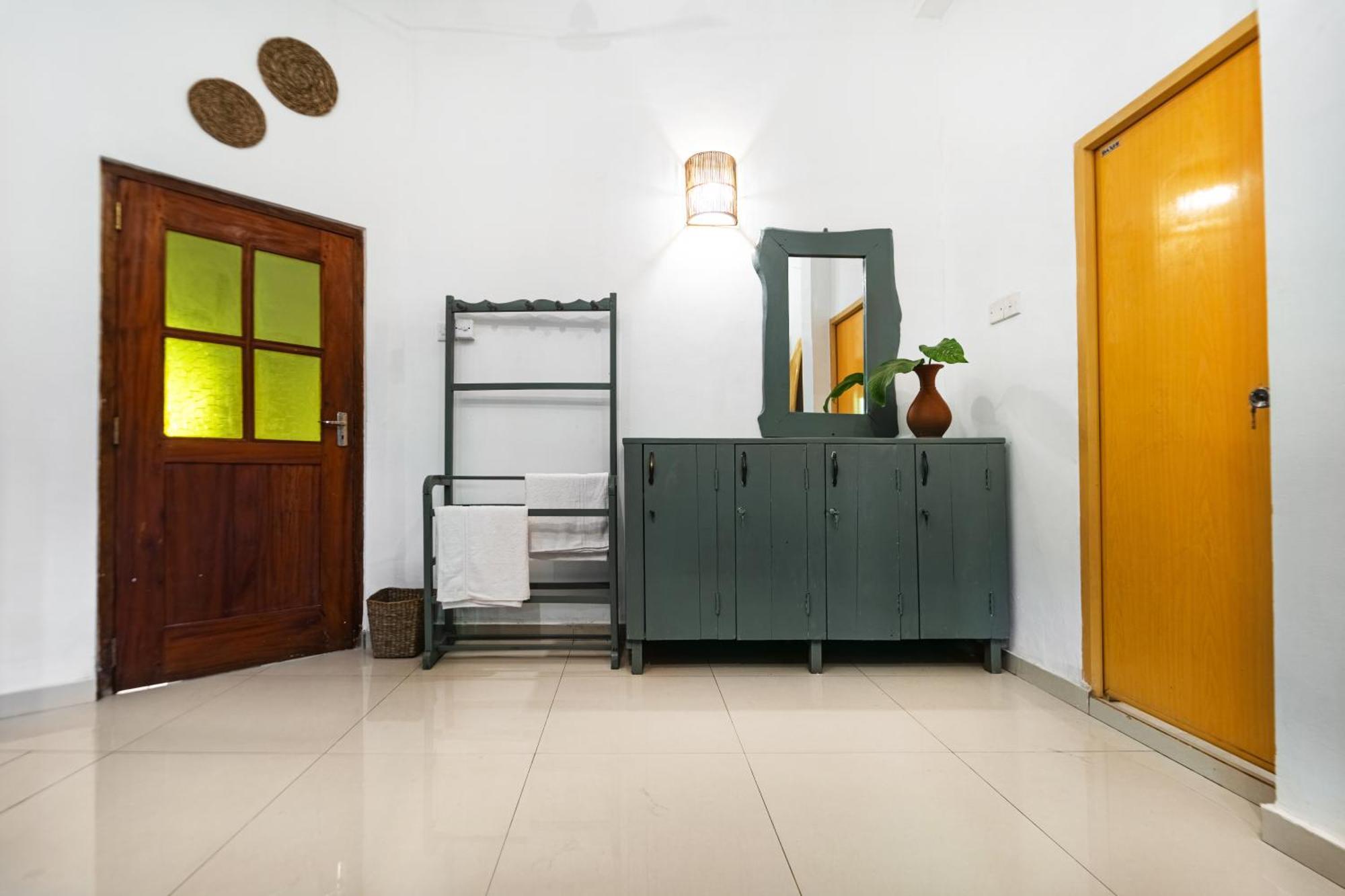 Drifter - Rooms & Food Midigama Exterior photo